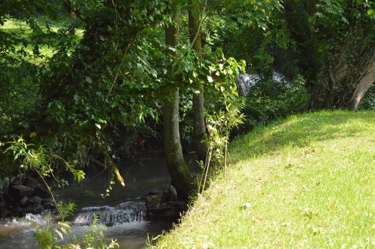 Les Gites Insolites De La Cascade Lespesses Exterior foto